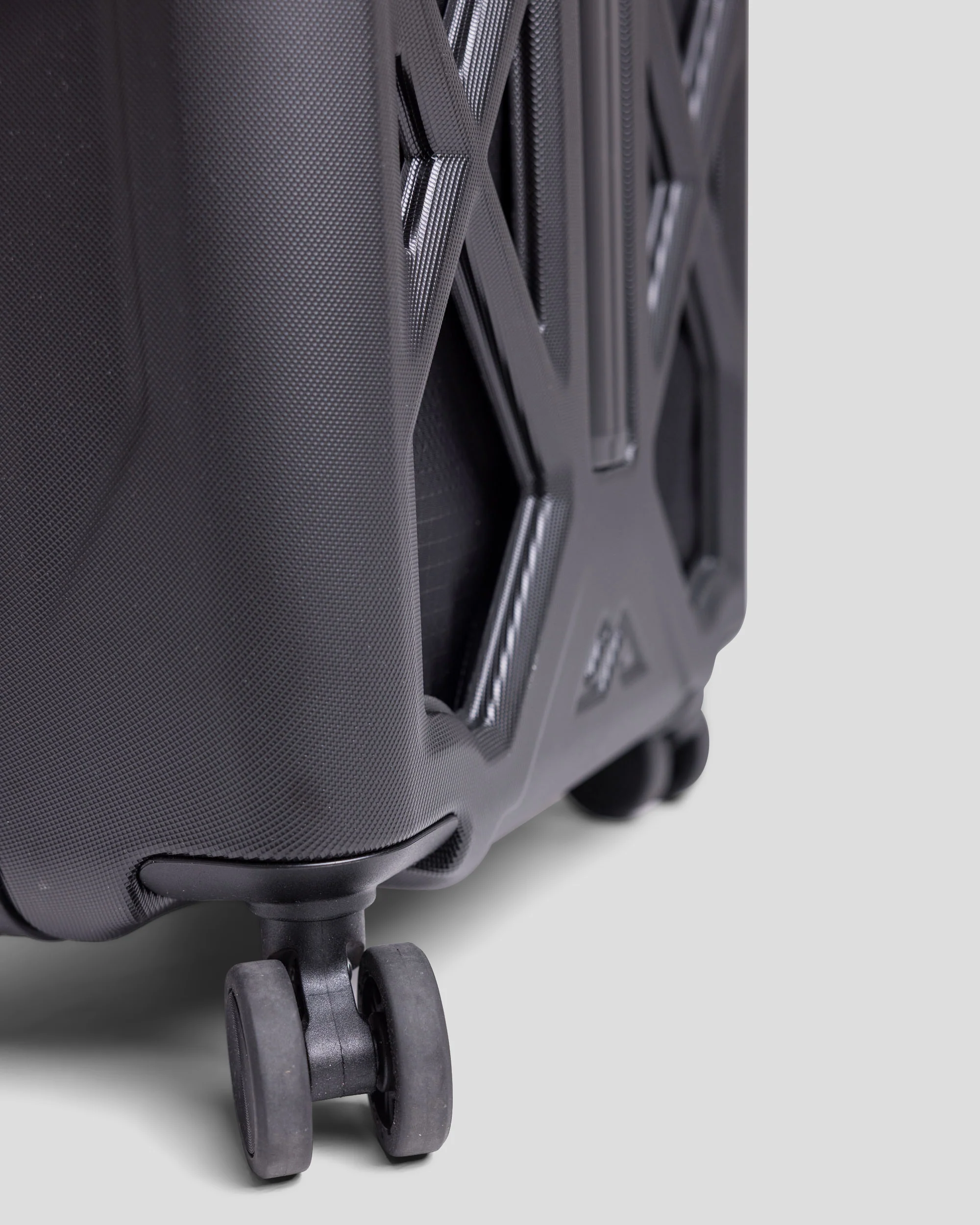 Feather Flight® Carry-On Spinner - 40L - Black Stingray - Image 12