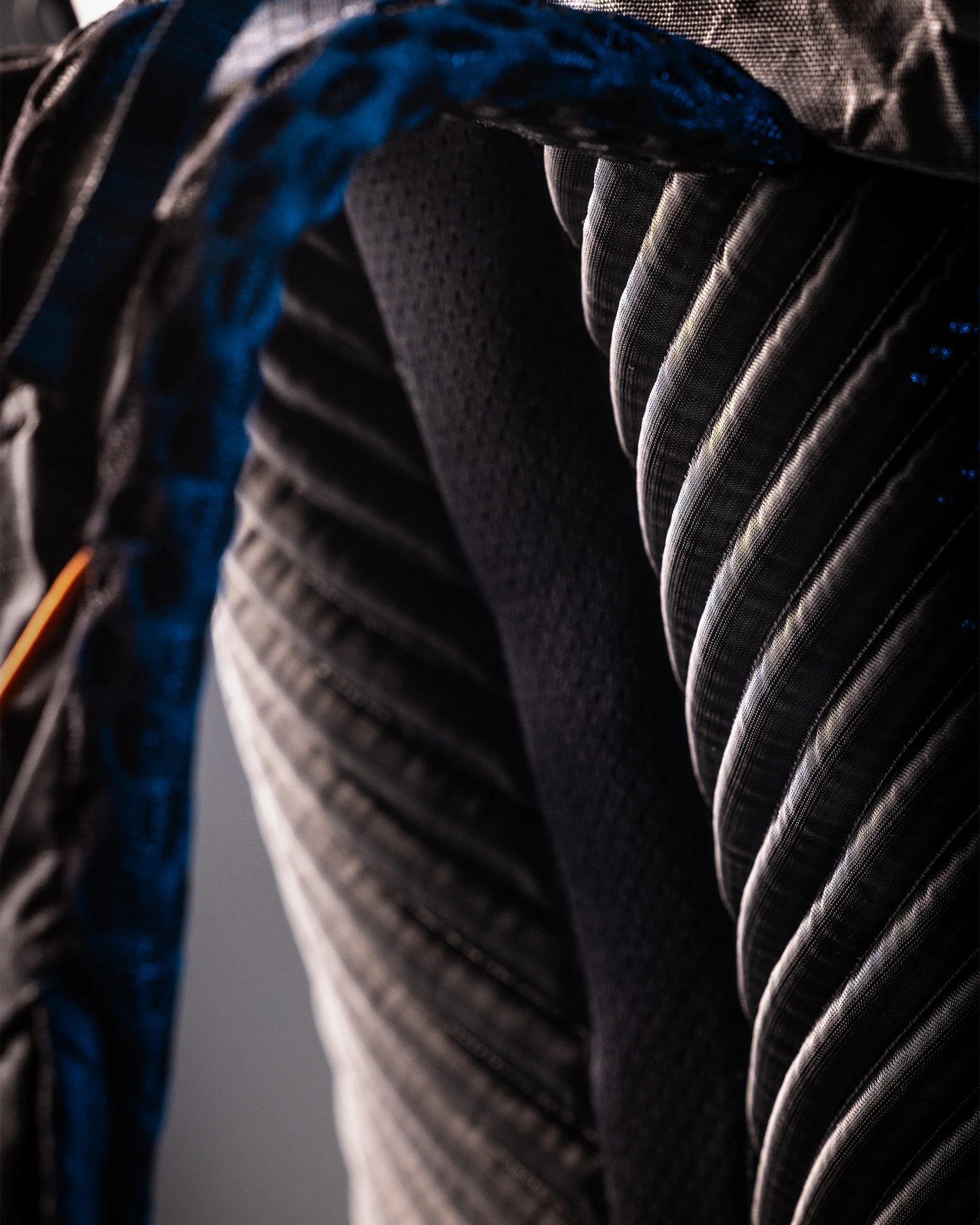 XT Series Pack - 40L - Black Stingray/Mist - Image 7